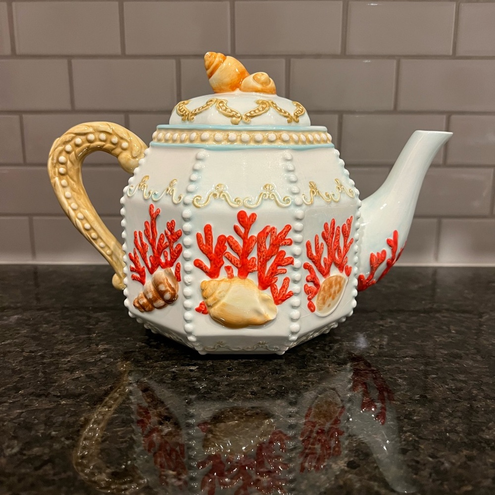 Zrike Everyday Baroque Lisa Levy Nautical Coral & shells ceramic Tea pot